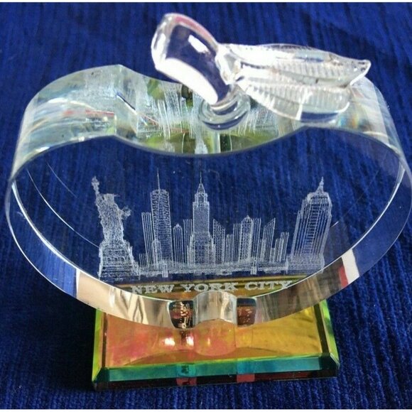 New York City Apple Art Glass Souvenir Paperweight Etched Footed 3"*3"* 1" - Picture 2 of 6
